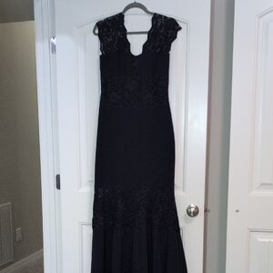Badgley Mischka Elegant Navy Lace Maxi Dress
